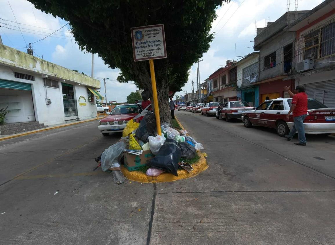 Ciudadanos de Las Choapas molestos porque departamento de limpia pública es ineficiente