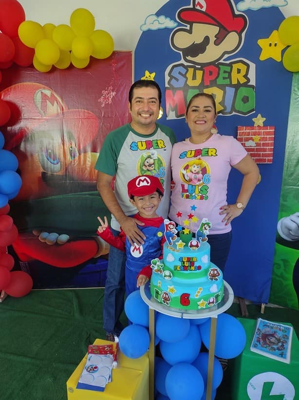 Luis Fernando en su divertida fiesta de “Mario Bross”