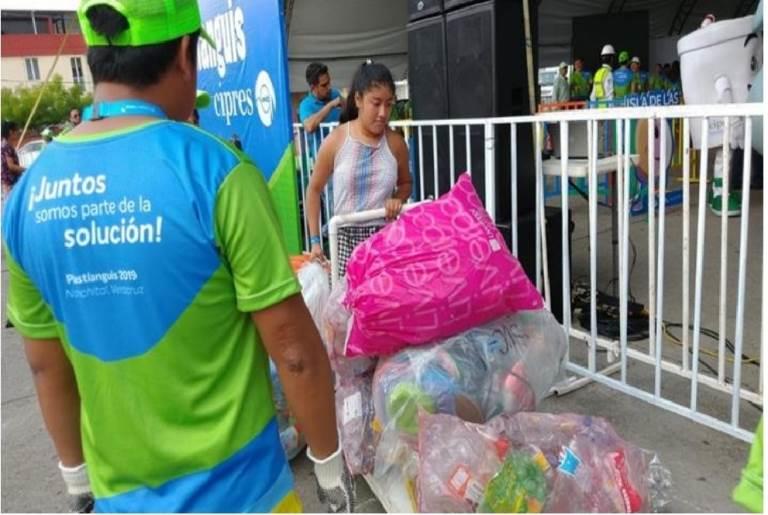 Reciclando plástico podrás recibir despensa en Villa Allende