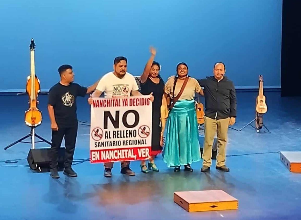Artistas nanchitecos en presentación teatral protestaron contra el Relleno Sanitario Regional