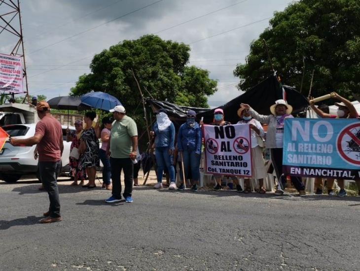 Nanchitecos en el bloqueo reaccionan a las declaraciones de AMLO sobre el Relleno Sanitario Regional | VIDEO