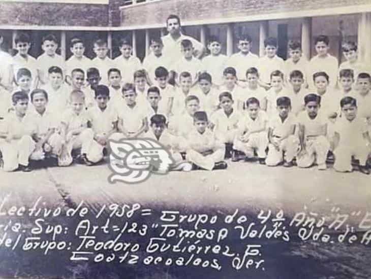 Caballeros En Sociedad En Su Estancia Por La Primaria