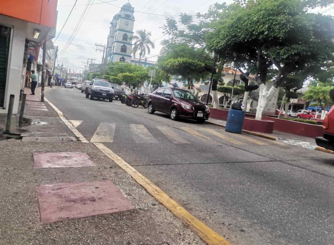 Habitantes de Nanchital e Ixhuatlán del Sureste se prepara para el fin de semana lluvioso