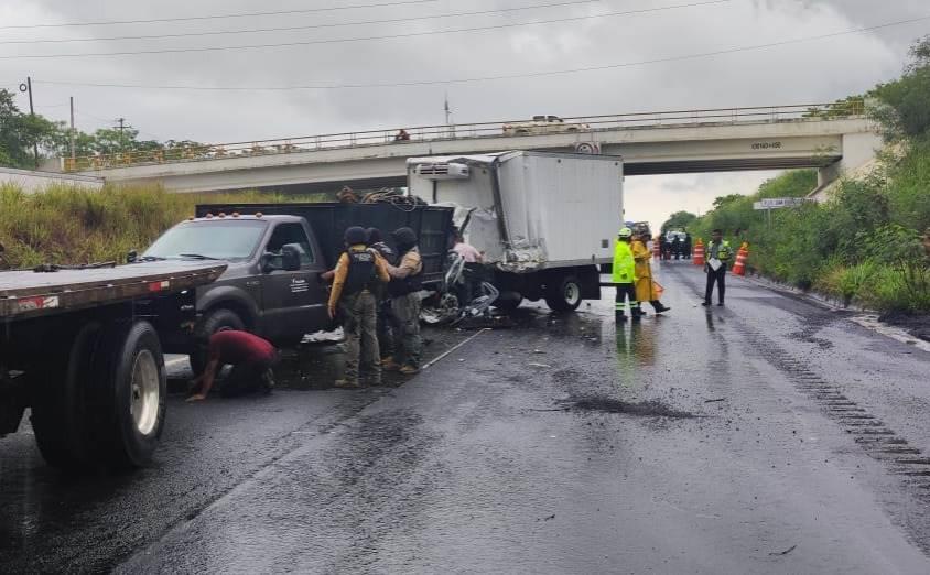 Dos heridos graves tras choque en autopista del sur de Veracruz