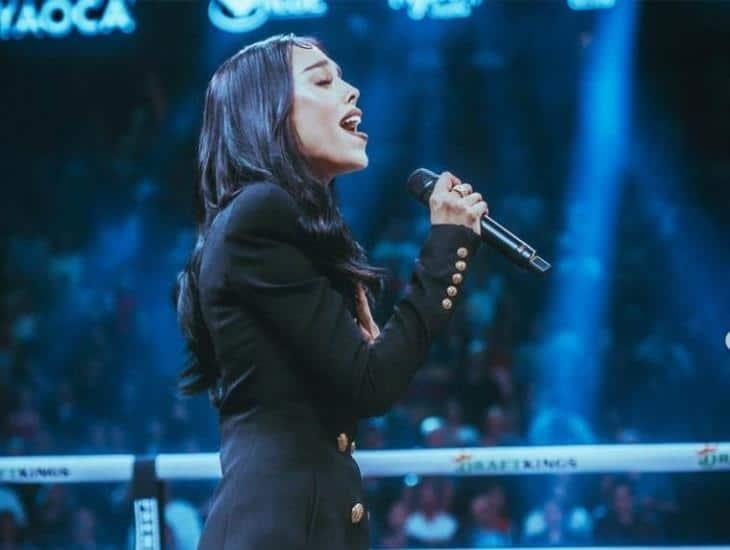 Danna Paola podría ser multada tras haber cantado el Himno Nacional