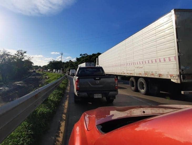Accidente automovilístico cierra vía Villahermosa-Coatzacoalcos ¡toma otra ruta!