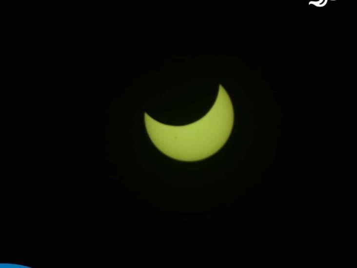 Eclipse solar generó gran expectación en Coatzacoalcos; acaban con laminillas para soldar | FOTOS