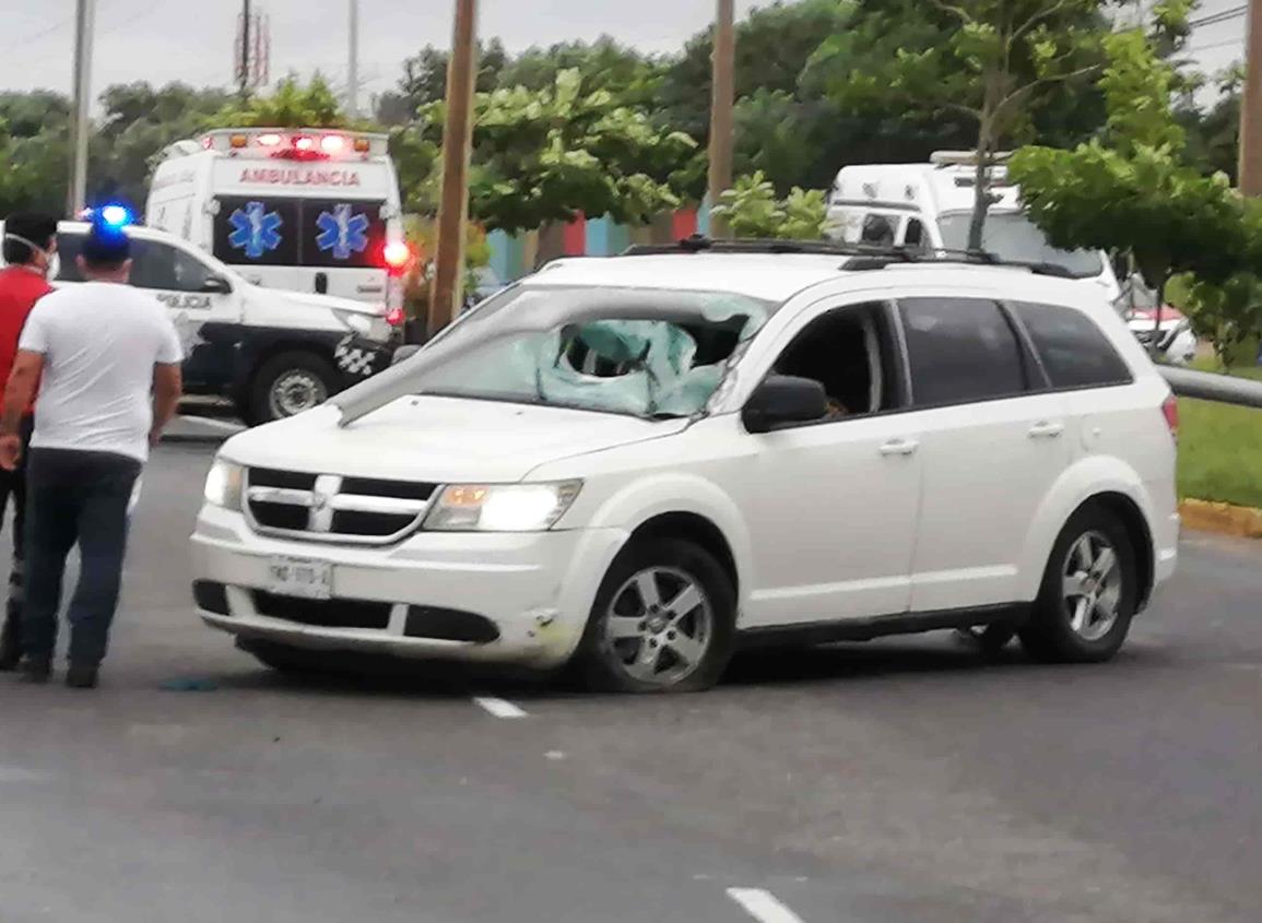 Poste mata a conductor tras atravesar camioneta en Coatzacoalcos l VIDEO