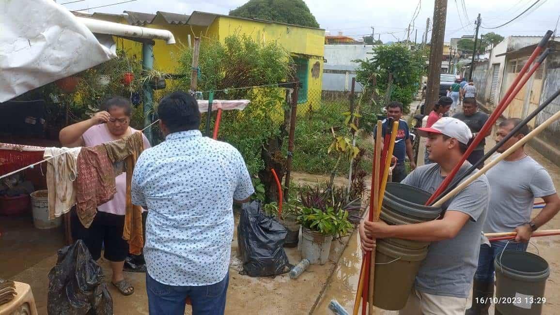 Fluye solidaridad para familias damnificadas tras lluvias en Villa Cuichapa