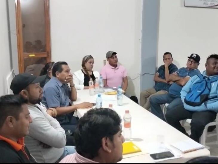 Caminos y pavimentación, principales peticiones de agentes municipales en mesa de trabajo en Texistepec