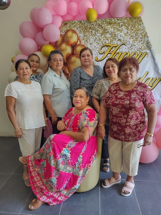 Estela Hernández festejando su aniversario de vida