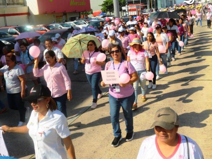 Caminata en Coatzacoalcos por la autoexploración y detección a tiempo del cáncer de mama