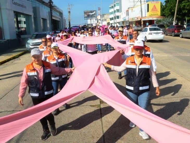 Caminata en Coatzacoalcos por la autoexploración y detección a tiempo del cáncer de mama