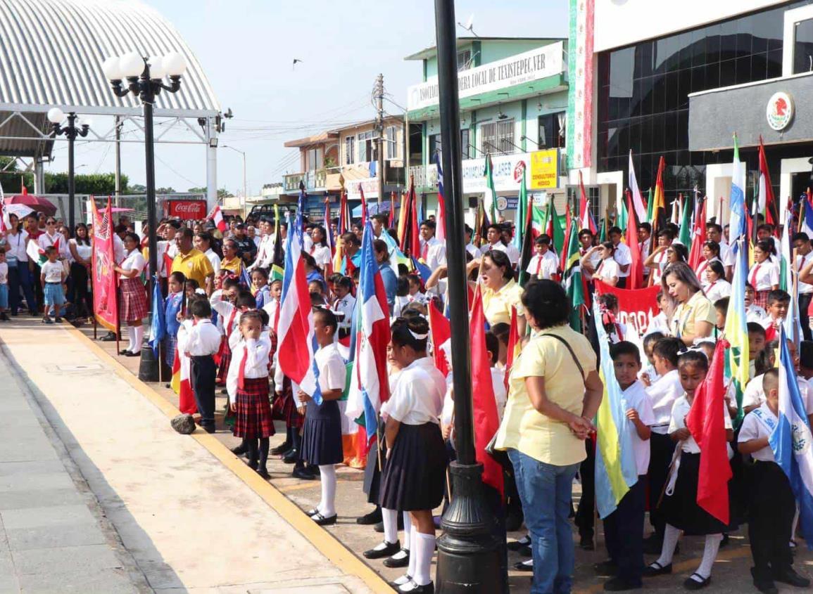 Con desfile, conmemora Gobierno de Texistepec el día de las Naciones Unidas