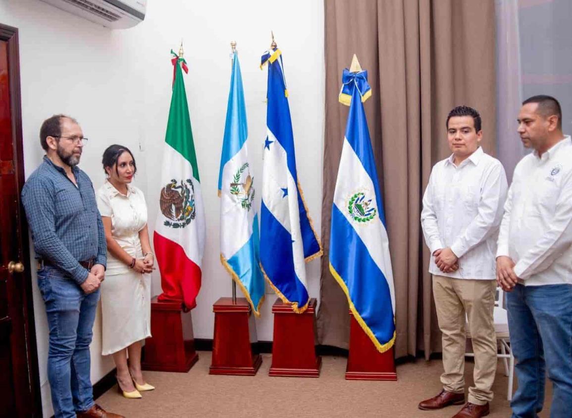 Honran hermanan de Acayucan con países centroamericanos con sala de banderas