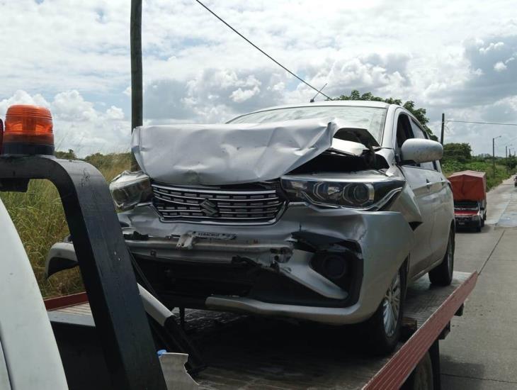 Choca dama contra camioneta en Ciudad Olmeca