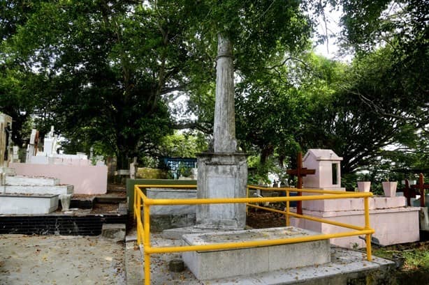 La historia de las tumbas más antiguas del Panteón Municipal Antiguo de Coatzacoalcos |VIDEO