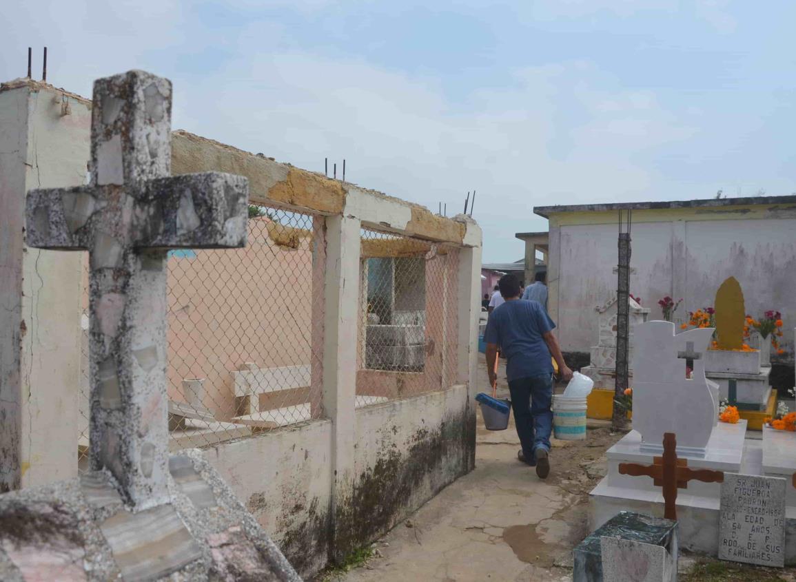 Actos vandálicos y de robo ocurren en los cementerios de Las Chopas