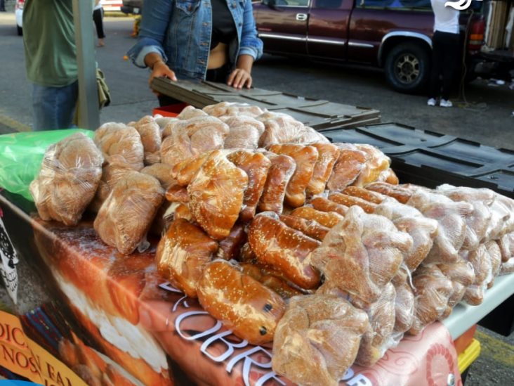 Celebración de Día de Muertos reactiva movimiento en el mercado Morelos