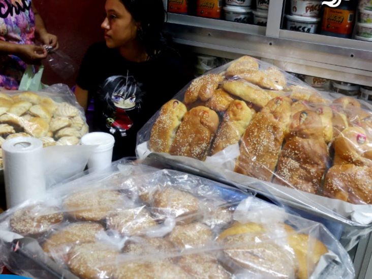 Celebración de Día de Muertos reactiva movimiento en el mercado Morelos