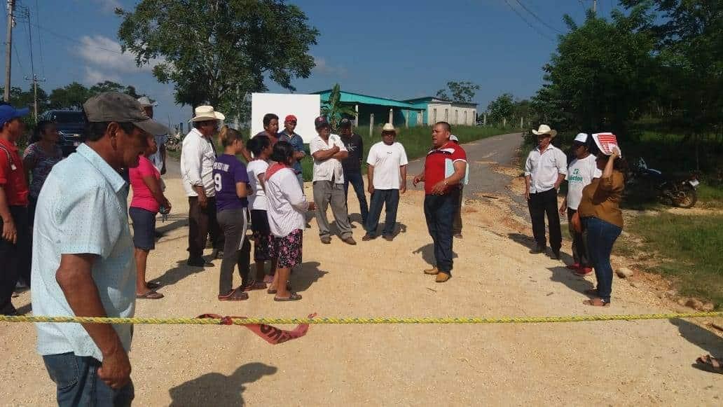 Pobladores bloquean acceso a Ceiba Blanca para exigir a constructoras cumplir con los compromisos acordados