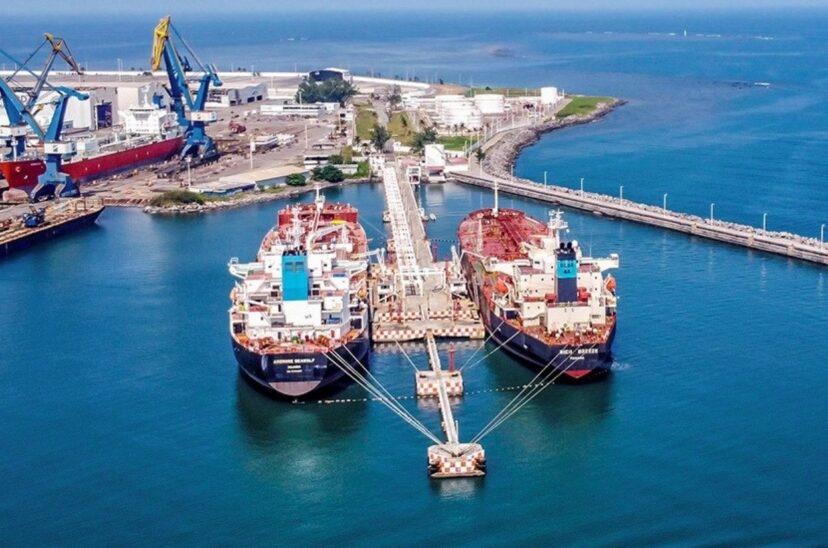 Por frente frío suspenden operaciones en Aduana del puerto de Veracruz 
