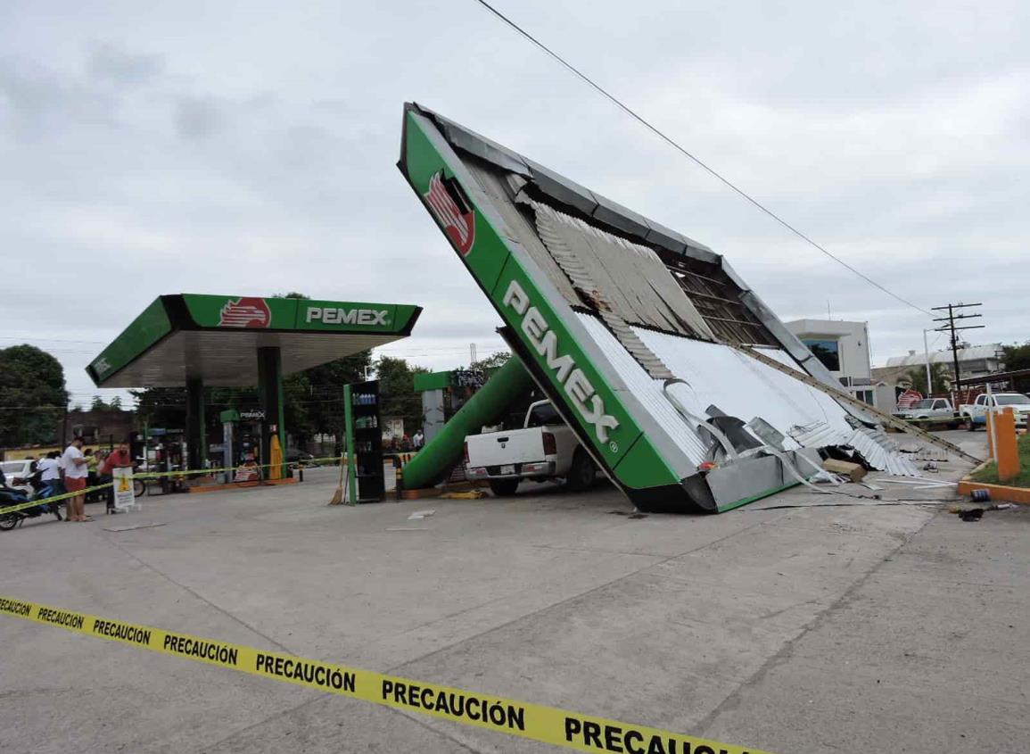 Se desploma techo de gasolinera en Tierra Blanca; muere trabajador