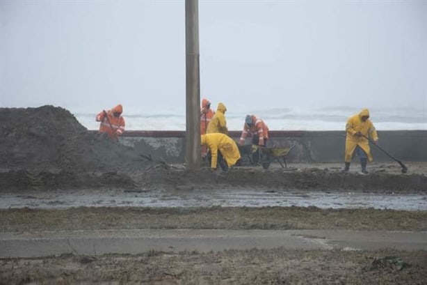 Estas corporaciones se movilizan ante daños de Frente Frío 8 en Coatzacoalcos; mantienen alerta gris