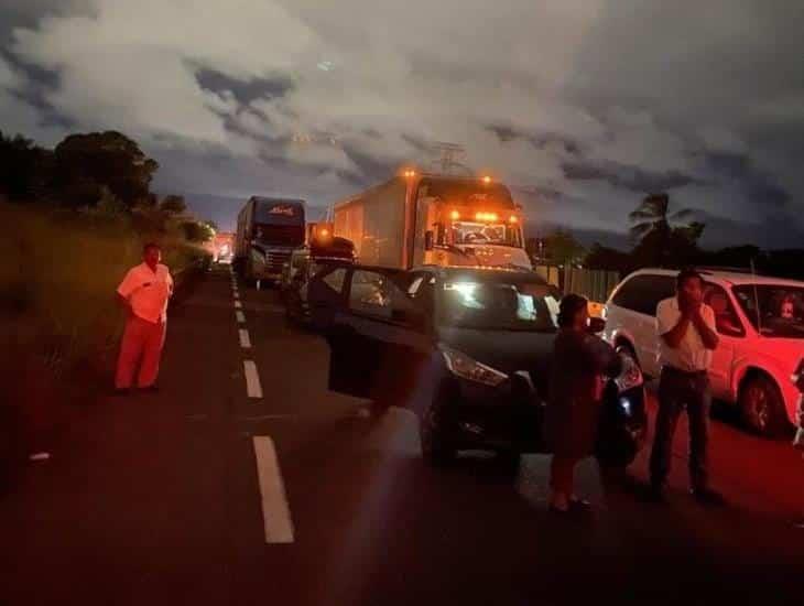 Supuesto enfrentamiento a balazos movilizó a elementos policíacos en la autopista Cosoleacaque-Nuevo Teapa