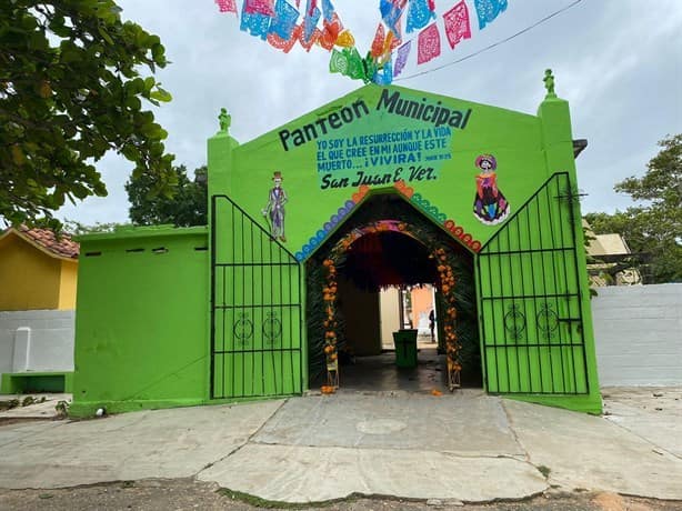 Rinden honor al padre del son del Sotavento en camposanto de San Juan | VIDEO