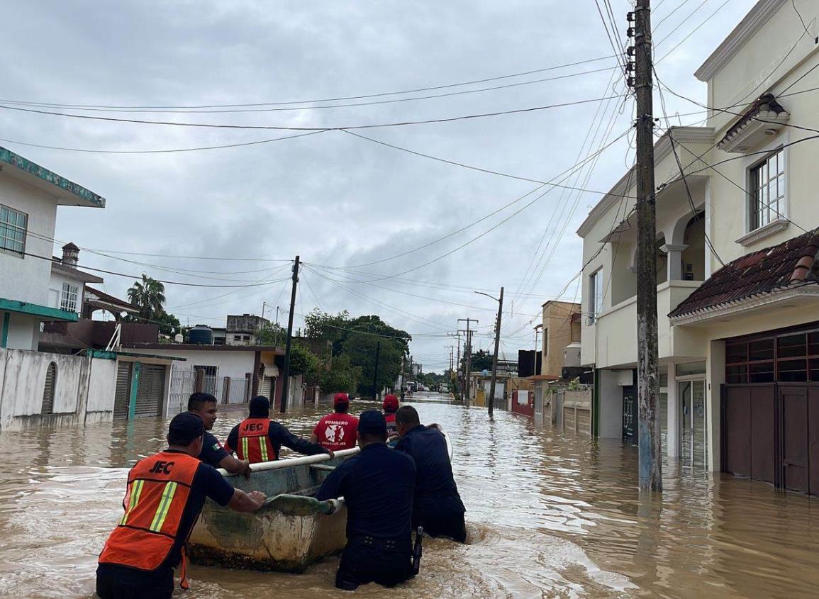 Veracruz en alerta por más lluvias; contingencia por desbordamiento de ríos en Agua Dulce y Santiago Tuxtla