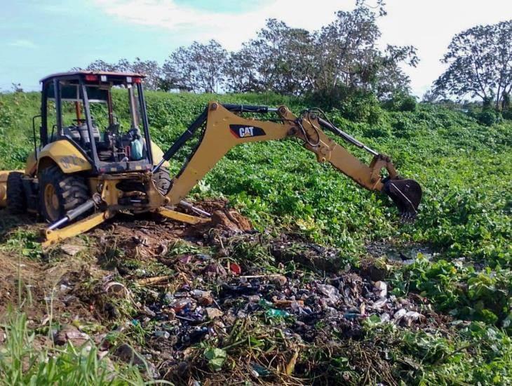Refuerza Ayuntamiento limpieza de canales en diferentes sectores de Coatzacoalcos