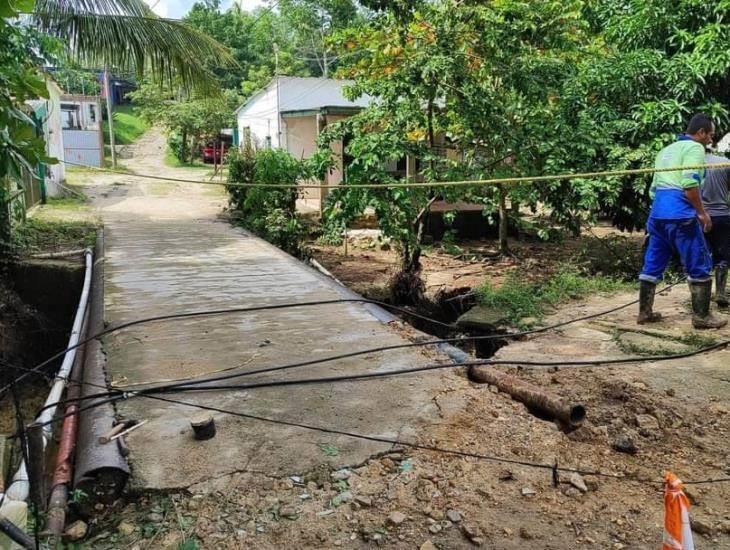 Fuerte lluvia ocasionó daños en puente peatonal de villa Cuichapa