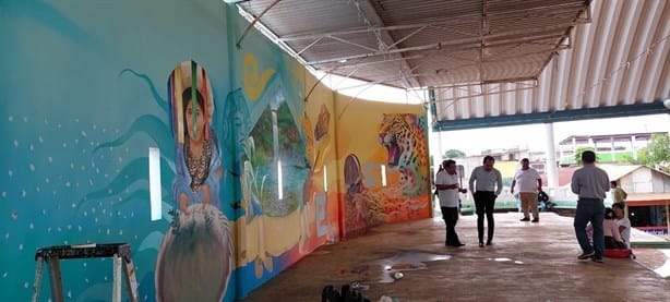 Artista cosoleacaneco Eder Aguilar realizó mural en el domo del parque central de Soteapan