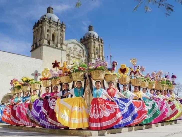 Con este espectáculo folklórico Coatzacoalcos reconoce la cultura de Oaxaca