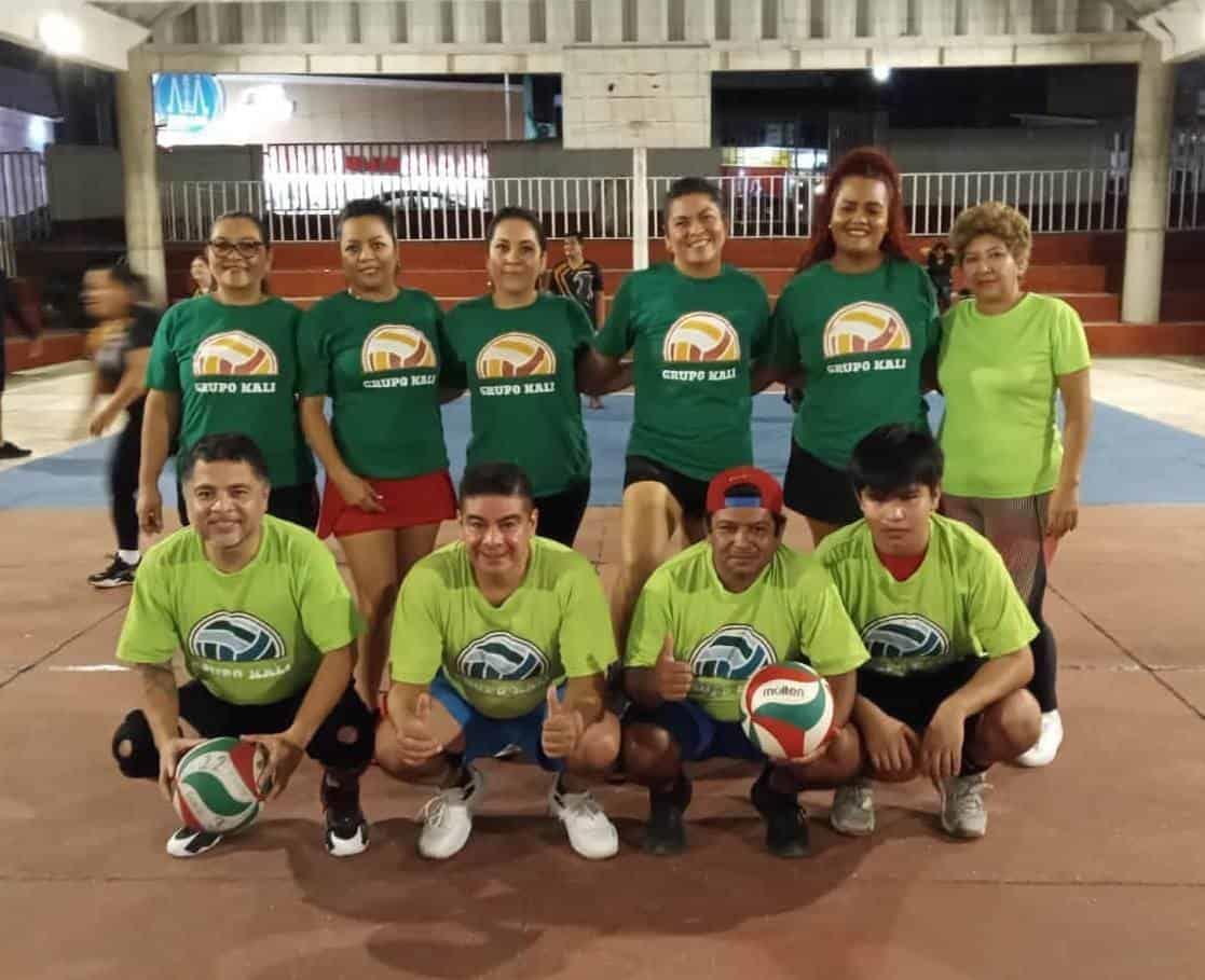 Grupo Kali emparejó la final del voleibol mixto