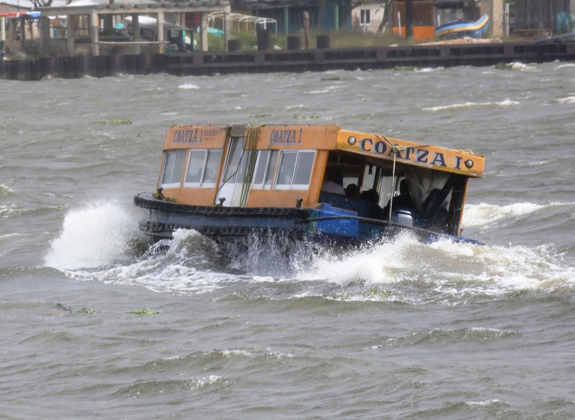 Por embates de Frente Frío 9, cierran navegación en el puerto de Coatzacoalcos