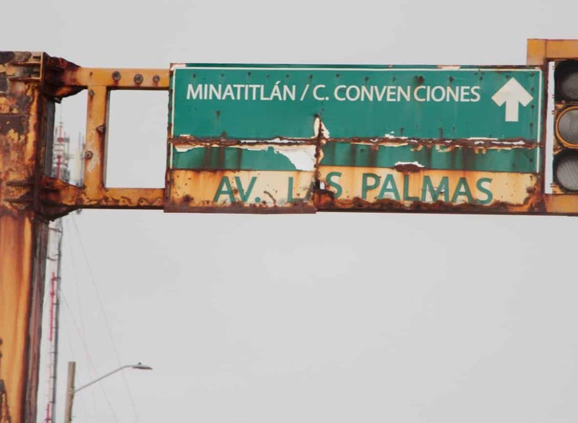 Tras insistencia de conductores, por fin rehabilitan peligroso semáforo en Coatzacoalcos