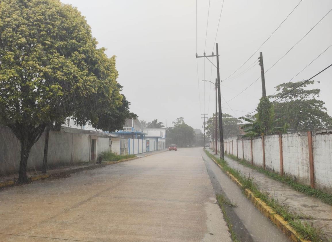 Fuerte lluvia puso en alerta a las autoridades de Moloacán 
