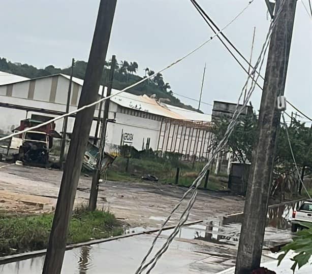 Explosión cimbra a congregación de Ixhuatlán; onda expansiva causa apagón l VIDEO