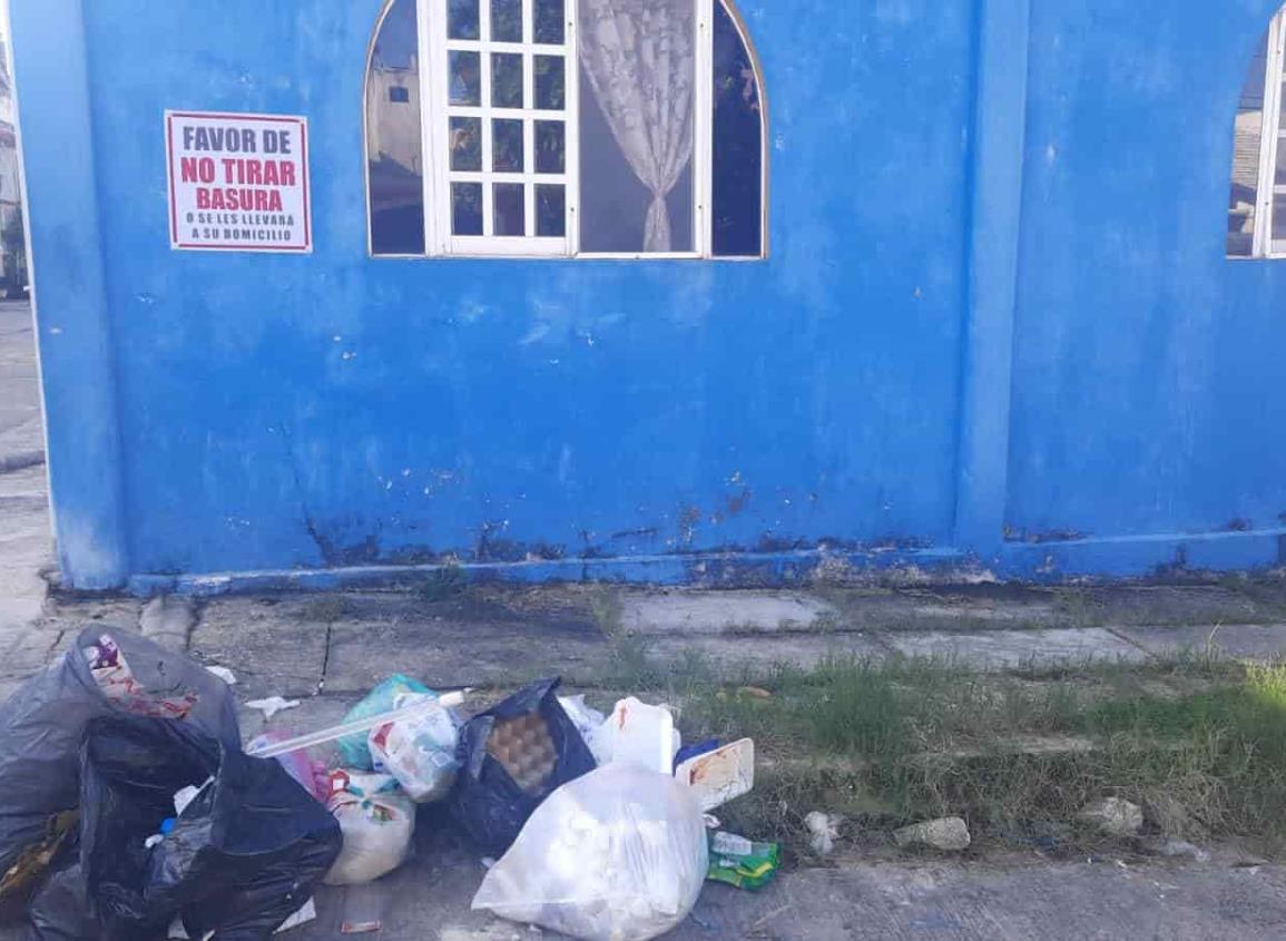 Vecinos de la colonia Guadalupe Tepeyac colocan anuncios para evitar el depósito de basura