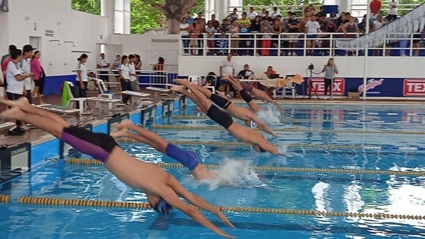 Domina Pirañas Team en torneo Estatal de natación