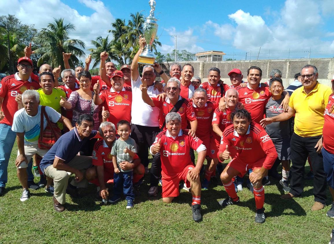 Real Rojos de Acayucan levanta su primera Copa en 60 y Más