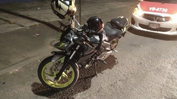 Dos jóvenes se accidentan en motocicleta en carretera Veracruz-Medellín