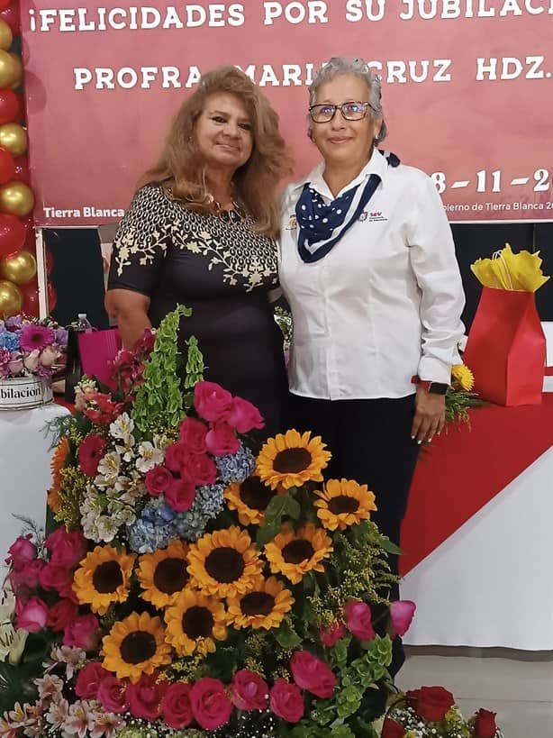Sol y Sones: Festejo de jubilación de la Maestra María Cruz con autoridades