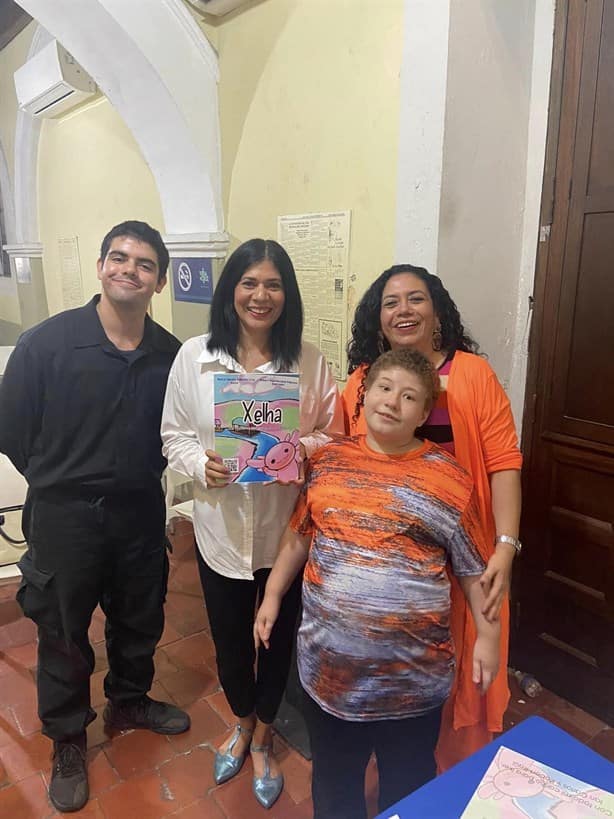 Claudia Palacios de Navidad presenta su libro Xelha, la historia del pequeño ajolote