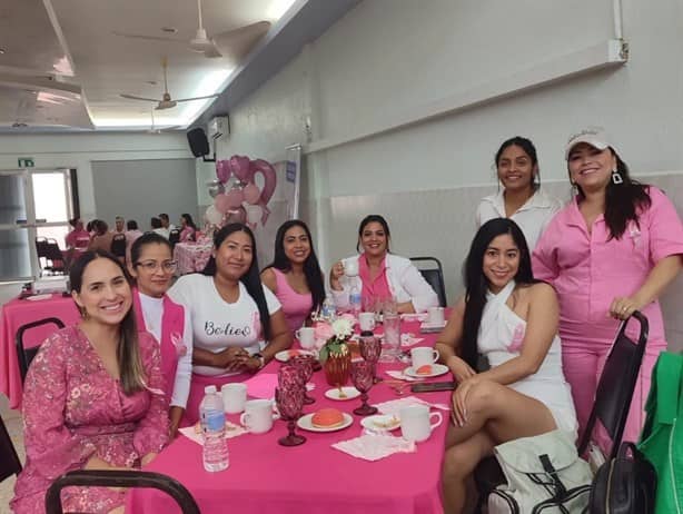 Marijó Delgado organiza con gran éxito Primer Desayuno Rosa en Alvarado