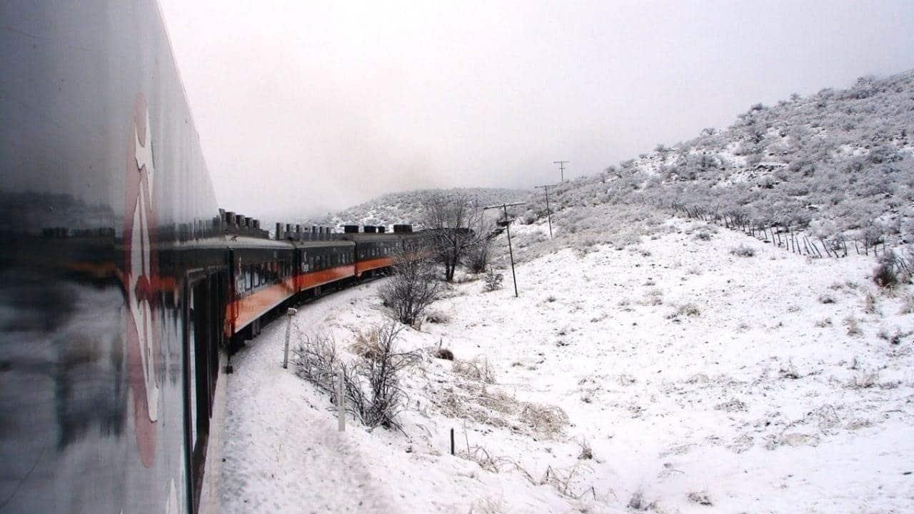Este es el recorrido en tren de pasajeros que te llevará por paisajes nevados en México