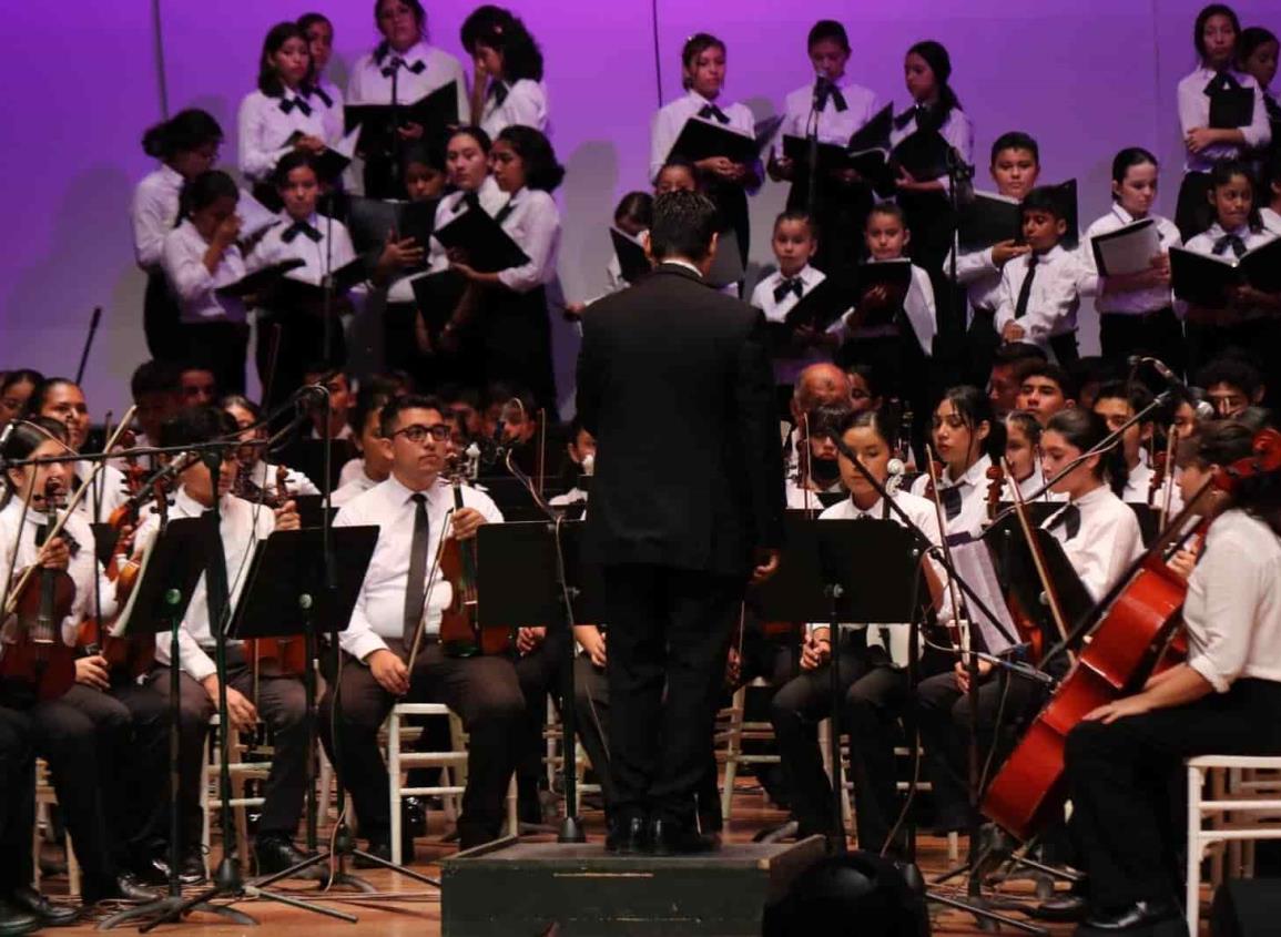 Orquesta sinfónica de secundarias técnicas presenta puesta en escena en Coatzacoalcos