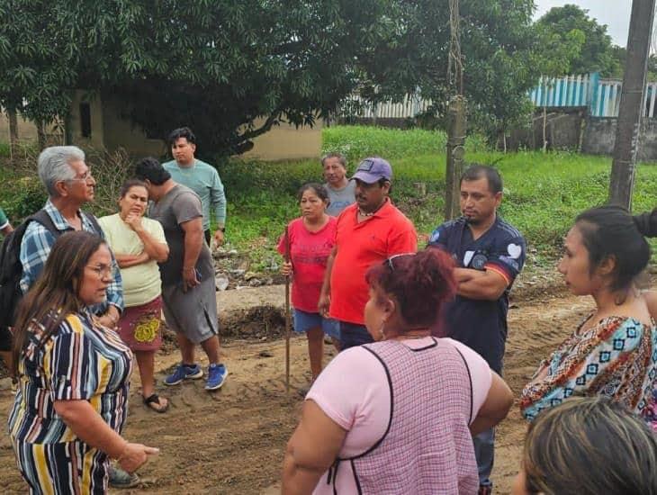 Gobierno realiza trabajos de bacheo en la calle Carrillo Puerto de la colonia El Jagüey